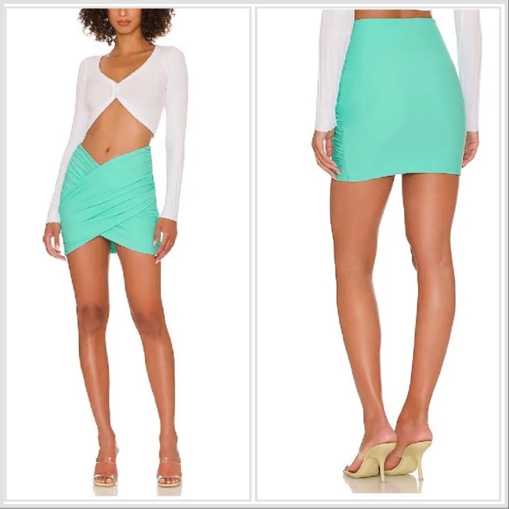 Superdown Lessie V-Mini Skirt Turquoise size M
